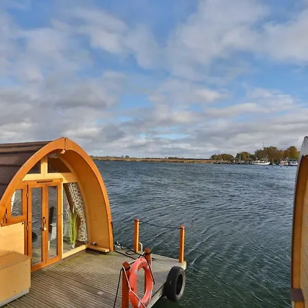 Hausboot Captain Hook Botel *