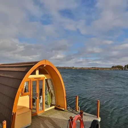 Botel Hausboot Captain Hook
